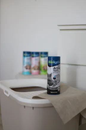 Дезодорант для котячого туалету Biokat's Active Pearls з активованим вугіллям 700 мл — Фото 1
