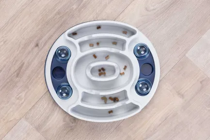 Іграшка Trixie Dog Activity Slide &amp; Feed для собак і котів, інтерактивна розвиваюча, 30х27 см (пластик) — Фото 2