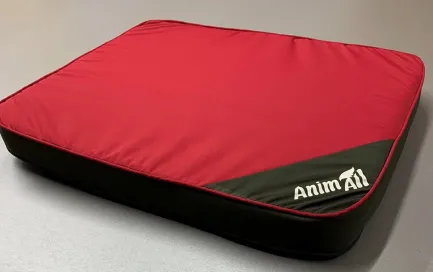 Лежанка AnimAll Max M HOT RED для собак і котів, червоний, 95×60×8 см