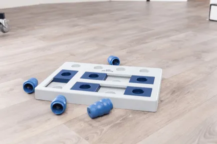Іграшка Trixie Dog Activity Шахи для собак, інтерактивна, розвиваюча, 40х10х24см (пластик) — Фото 2