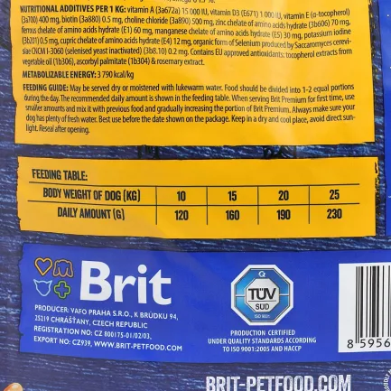Сухий корм Brit Premium Dog Adult M для дорослих собак середніх порід, з куркою, 3 кг — Фото 3